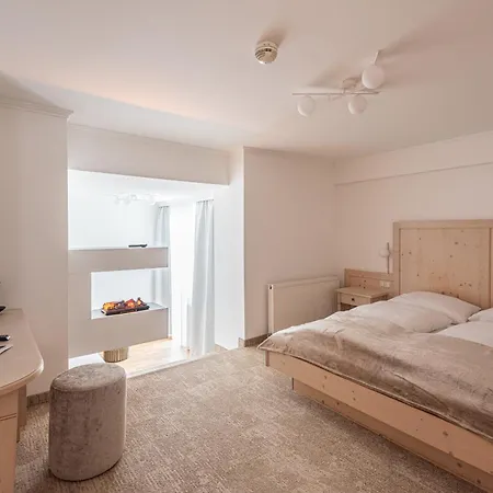 Ξενοδοχείο Zellersee 4*